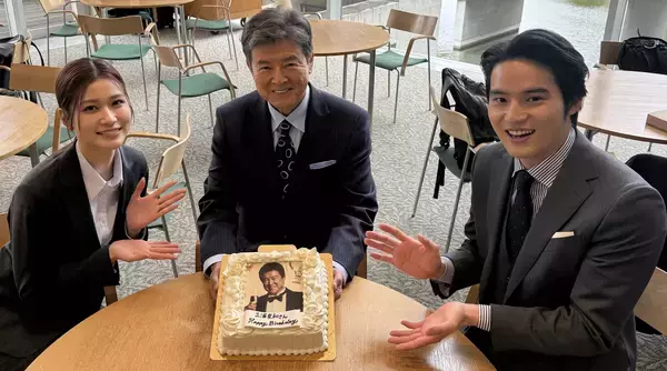 「三浦友和さん・水上恒司さん・生見愛瑠さんが「ビジカジ」で豪華共演！洋服の青山新CM「スーツだけじゃない」篇を3月16日（月）より全国放送」の画像