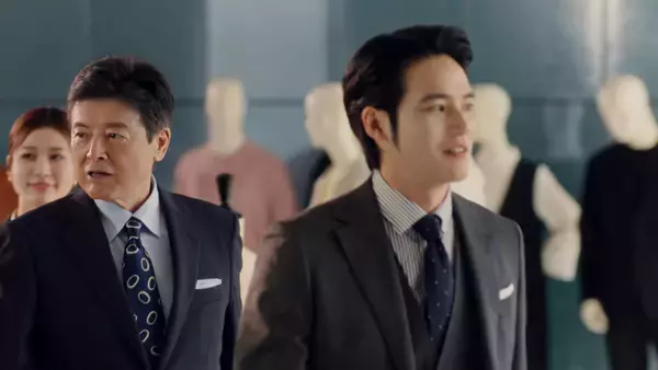 「三浦友和さん・水上恒司さん・生見愛瑠さんが「ビジカジ」で豪華共演！洋服の青山新CM「スーツだけじゃない」篇を3月16日（月）より全国放送」の画像