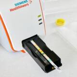 「シーメンスヘルスケア・ダイアグノスティクス、光学デジタルイメージングと優れた接続性で高精度・高効率な尿検査に貢献する小型尿分析器「Atellica LumIQ」を発売」の画像2