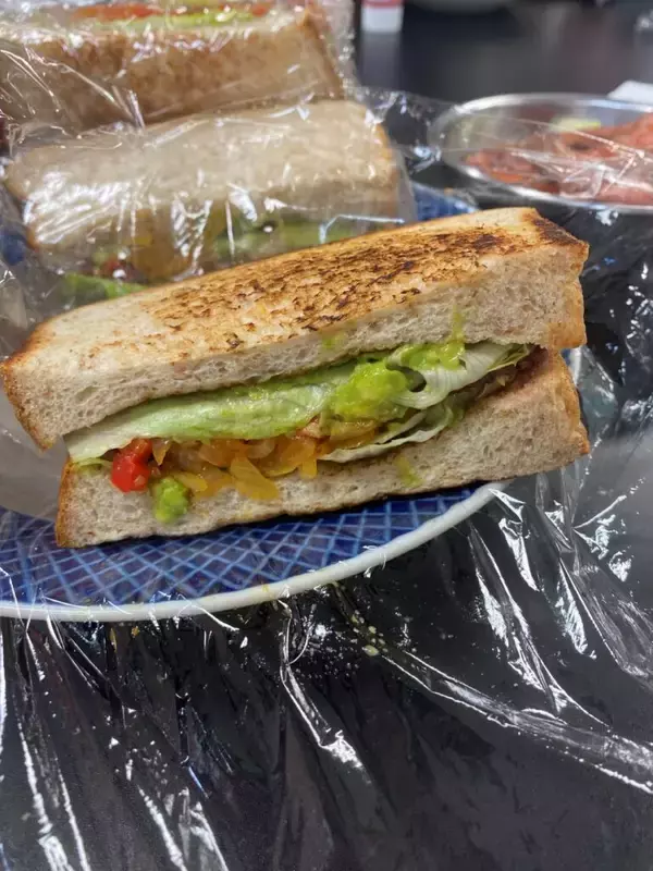 「神戸女学院大学×神戸市の老舗サンドイッチ専門店「マジックパン」― 食と健康を学ぶ女子大生がプロデュース、心とカラダが喜ぶ新作サンドイッチ3種を発売」の画像