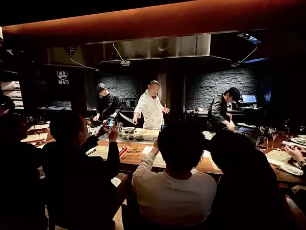 「「ウルフギャング・ステーキハウス TEPPAN」“寿司劇場”「照寿司」とのコラボイベントを開催」の画像