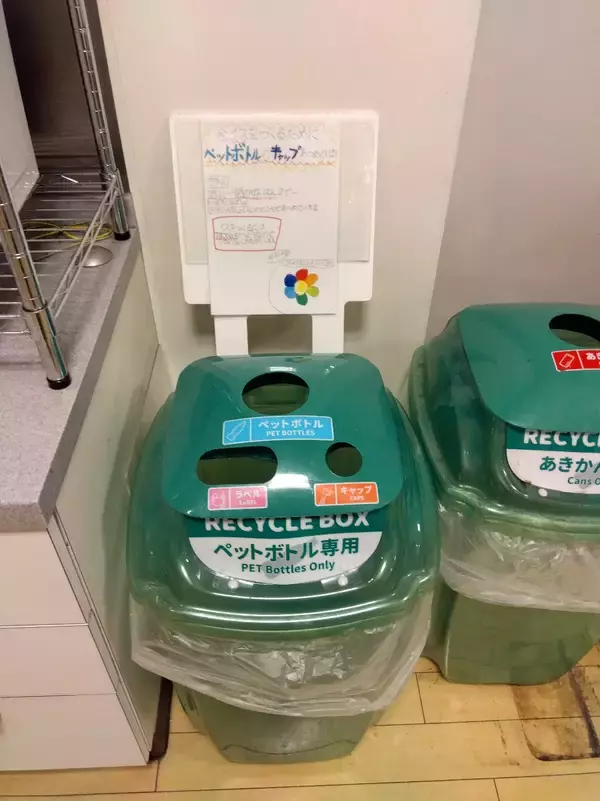 「「株式会社こども会議（仮）」と共創、玉川高島屋S.C.に“環境”を楽しく考える「ペットボトルキャップベンチ」を設置」の画像