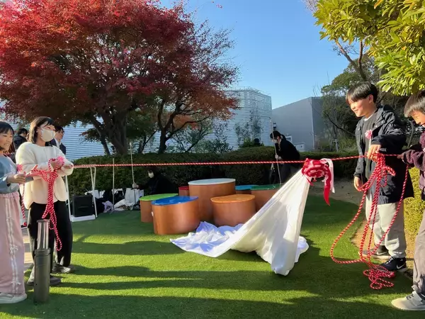 「「株式会社こども会議（仮）」と共創、玉川高島屋S.C.に“環境”を楽しく考える「ペットボトルキャップベンチ」を設置」の画像