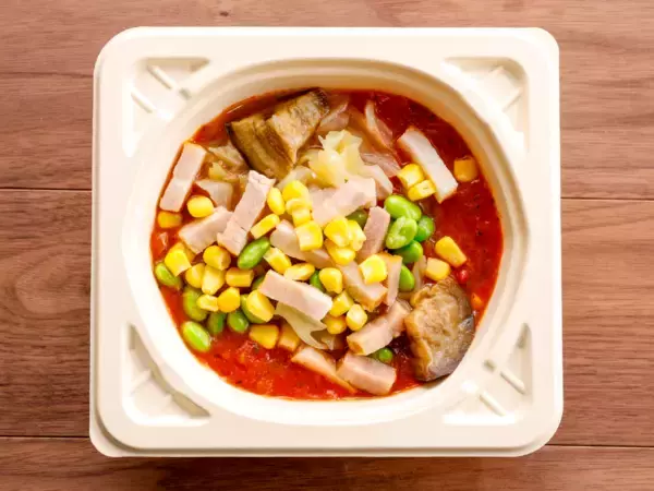 「一杯で完結する「食べるスープ」誕生！7種の具材を使用した「バジル香る具沢山ミネストローネ」」の画像