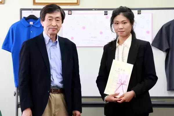 「弘前大学で「国際大会交歓グッズ 高校生デザインコンテスト in 青森」表彰式を開催－国際化学オリンピックで日本代表が世界各国の代表と交流するための「手ぬぐい」をデザイン」の画像