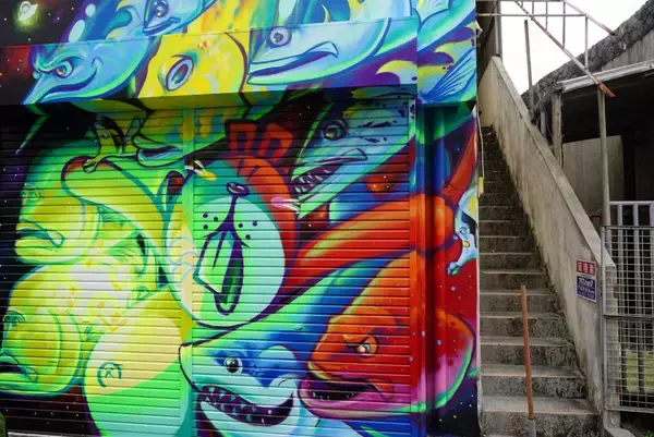 「＜一般財団法人　表現革新振興財団＞沖縄市・コザ銀天街で「ミューラルワークショップ」を開催」の画像