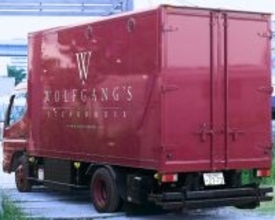 「ウルフギャング・ステーキハウス ポータブルキッチン」、「ブルックス ブラザーズ 丸の内」店舗前にてスペシャルメニュー販売を実施