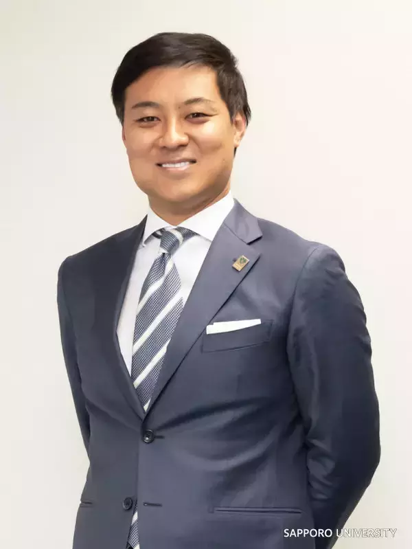 「札幌大学が学校法人田中学園理事長で元北海道日本ハムファイターズの田中賢介氏を客員教授として招聘」の画像