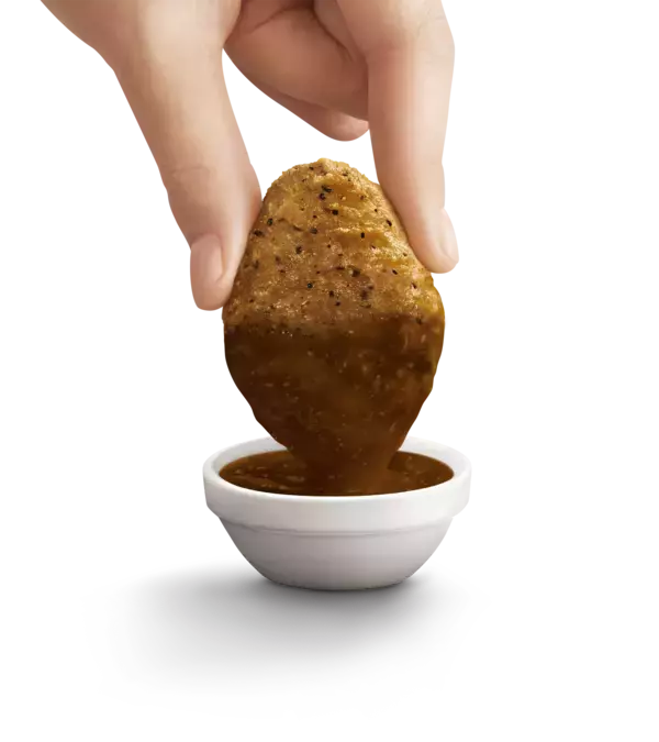 「今年も登場！ 粗挽きブラックペッパーとガーリックのガツンとした刺激！「スパイシーチキンマックナゲット 黒胡椒ガーリック」1月14日（水）から期間限定販売！」の画像