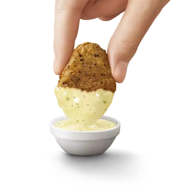 「今年も登場！ 粗挽きブラックペッパーとガーリックのガツンとした刺激！「スパイシーチキンマックナゲット 黒胡椒ガーリック」1月14日（水）から期間限定販売！」の画像