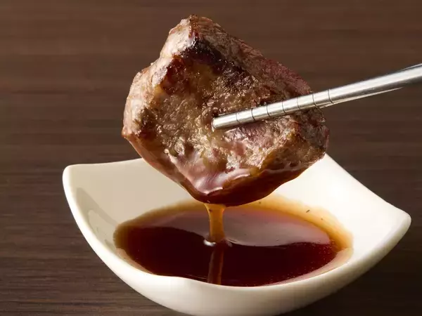 「【牛角】わずか“0.15％”の奇跡。この春、ついに解禁！シャトーブリアンと同程度の取得量を誇る「厳選上みすじ」登場～「トリュフ香る赤ワインソース」で仕立てる特別仕様～」の画像