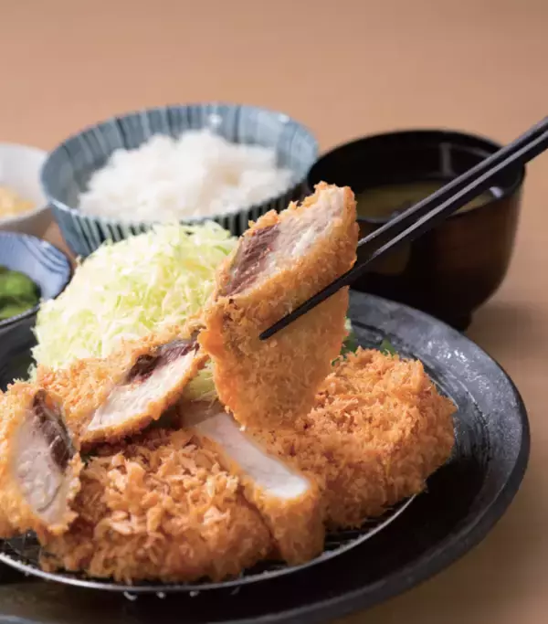 「【とんかつ神楽坂さくら】天然ぶりを味わう、春待ちフライ。脂のり豊かな九州産の旨みを衣で閉じ込めた「天然ぶりのフライ」が期間限定で登場。」の画像