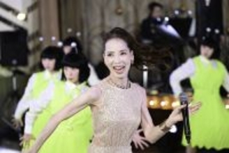 昭和の名曲「UFO」「シンデレラ・ハネムーン」を令和のダンスで爆踊！？「爆踊！アバンギャルディ 昭和歌謡の宴」増田惠子(ピンク・レディー) ＆岩崎宏美と奇跡のコラボステージ