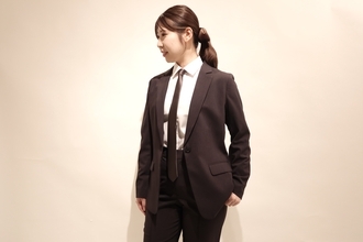 「自分らしさ」を大切に、従来の枠にとらわれない新しい装いを提案　「レディーススタイルのネクタイ」が洋服の青山から新登場