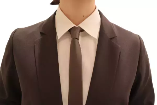 「「自分らしさ」を大切に、従来の枠にとらわれない新しい装いを提案　「レディーススタイルのネクタイ」が洋服の青山から新登場」の画像