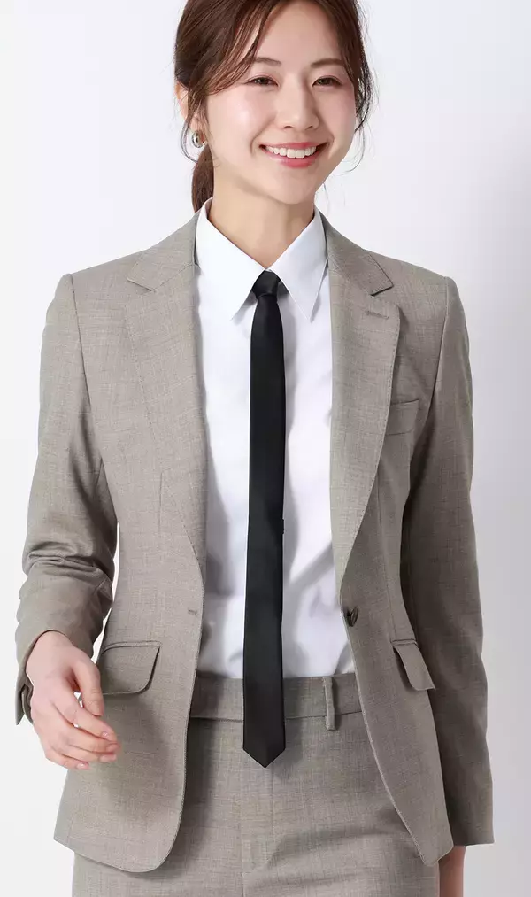 「「自分らしさ」を大切に、従来の枠にとらわれない新しい装いを提案　「レディーススタイルのネクタイ」が洋服の青山から新登場」の画像