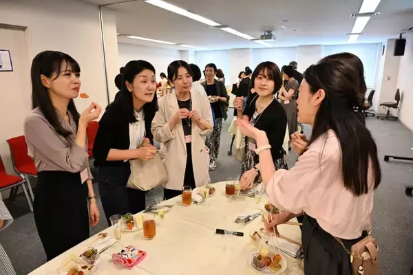 「日本女子大学 リカレント教育課程が開設以来初となる「3コース合同ホームカミングデー」を開催 ― 業種や世代を越えた修了生・受講生・講師が一堂に集い、新たなネットワークを構築 ―」の画像
