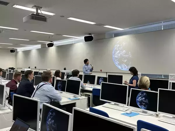 「統計・DX次世代リーダー交流事業でラトビア青年団が来訪　立正大学データサイエンス学部の先端的教育に高評価」の画像