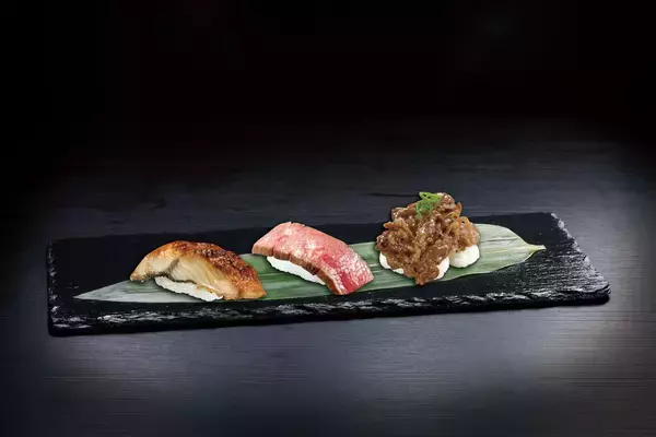 「“うなぎ(一貫)”が特別価格の110円で登場！ふっくらウナギとジューシー牛肉の贅沢セレクション「うなぎと肉」フェア―8月21日（金）から期間・数量限定で販売―」の画像
