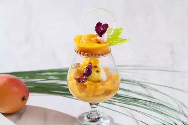 「【ウェスティンホテル仙台】とろけるように滑らかな味わいで、濃厚な香りが魅力的「Seasonal Parfait ＆ Cocktail -MANGO-」」の画像
