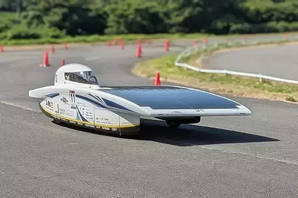 「工学院大学ソーラーチームが国内最長級のソーラーカーレース 「ワールド・グリーン・チャレンジ2026」で優勝」の画像
