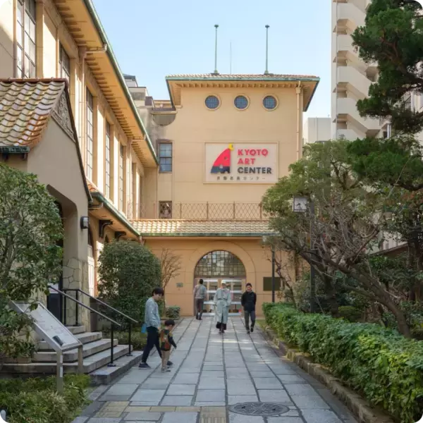 「偏りに気づきにくい時代に “よそ見” の視点を｜京都芸術センター展覧会シリーズ「FOCUS」第6回 澤田華個展『まめによそ見する足』」の画像