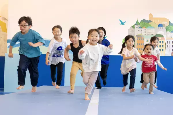 「多世代交流拠点に、地域らしさあふれるあそび場が誕生　大阪府柏原市 室内あそび場「Grapico（グラピコ）」を設計プロデュース」の画像