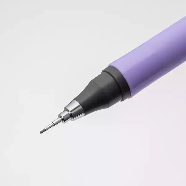 「ゼブラ史上最も長い先端パイプで、書いている文字の見える範囲が従来品より1.5倍広いのぞき込まなくても書きやすく、美しい書き姿へ※1シャープペン「リント」10月28日発売」の画像