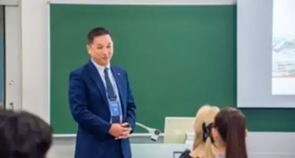 「【産業能率大学】経営学部 漆田隆司ゼミ、ロイヤルグループと産学連携プロジェクトを実施5チームに分かれ担当者・経営層に向け、飲食店ブランドを題材にプレゼンテーション～実践的マーケティングをもとに学生目線を生かした施策を提案～」の画像