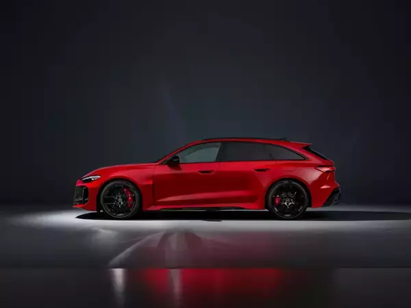 「新型Audi RS 5：ハイブリッドで実現するハイパフォーマンス」の画像