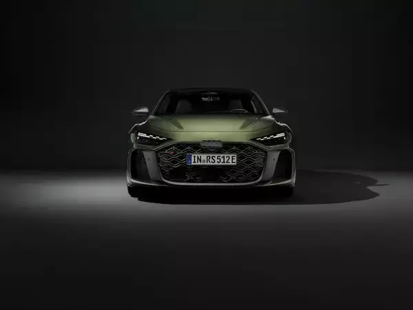 「新型Audi RS 5：ハイブリッドで実現するハイパフォーマンス」の画像