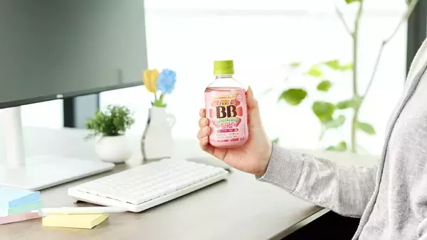 「チョコラBBブランドとダイドードリンコがコラボ「チョコラBB スパークリングライト」を新発売！手軽に楽しめる炭酸入り栄養機能食品（ナイアシン）」の画像