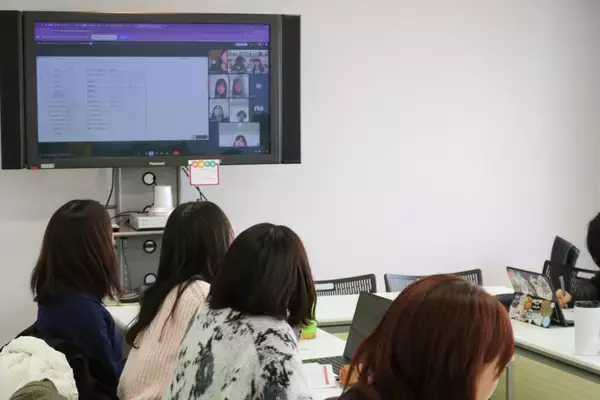 「「Spotify」を活用し、Z世代の学生自らが “本音”を届ける新時代の大学案内　実践女子大学初「耳で体験するオープンキャンパス」プロジェクト始動！ ポッドキャスト番組“JJトーク～女子大生の「ありのまま」の日常～”を活用して3月8日より配信」の画像