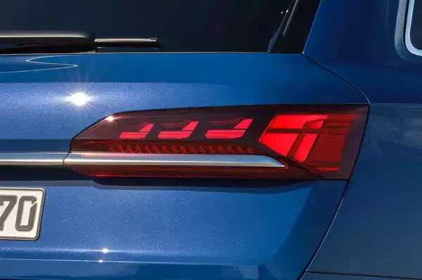 「新型 Audi Q7/SQ7、最新のデザインとテクノロジーでアップデート」の画像