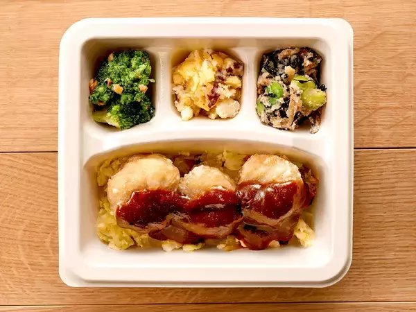 「新フレーバーが登場！七味唐辛子のピリッとした辛みがアクセントの「ナッシュチキン-赤味噌だれ-」が8月14日（金）に新登場」の画像