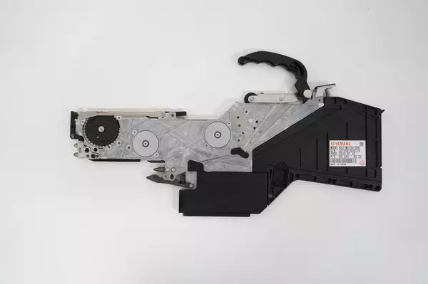 「中国における模倣品販売阻止について～模倣業者による表面実装機用フィーダー販売停止へ～」の画像