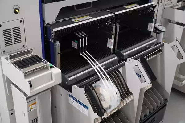 「中国における模倣品販売阻止について～模倣業者による表面実装機用フィーダー販売停止へ～」の画像