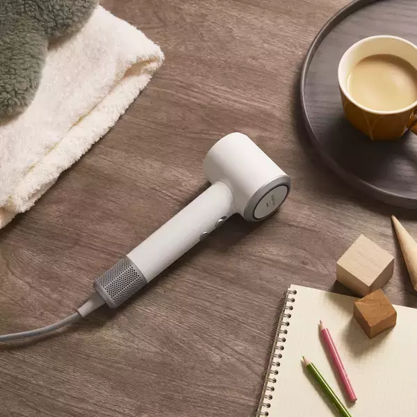 「マクセルブランドのビューティーシリーズ「 Angelique(アンジェリーク)」からプラズマイオン&マイナスイオン ヘアドライヤー２機種を新発売」の画像