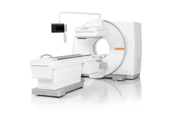 「駒澤大学とシーメンスヘルスケアが産学連携による「画像診断人材教育センター」を設立 ― シーメンスヘルスケアの最新CT・MRI・SPECT/CT装置を導入し、高度な画像診断人材教育を推進」の画像