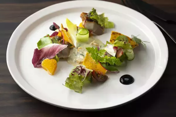 「【コートヤード・バイ・マリオット 新大阪ステーション】 日本の保存食をアメリカングリルに融合。冬限定ディナー「UMAMI FUSION(ウマミ フュージョン)」を発売」の画像