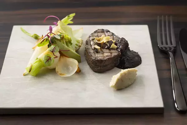 「【コートヤード・バイ・マリオット 新大阪ステーション】 日本の保存食をアメリカングリルに融合。冬限定ディナー「UMAMI FUSION(ウマミ フュージョン)」を発売」の画像