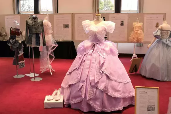 「「美」を追い求めた学生達の4年間の集大成を発表！　化粧ファッション学科「卒業研究展示会」「卒業研究発表会」を実施」の画像