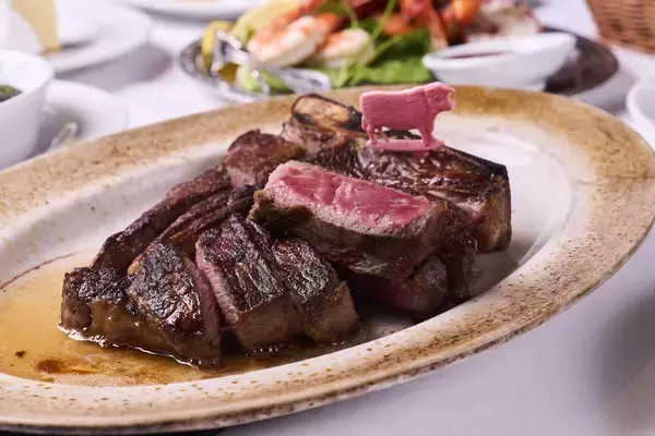 「「ウルフギャング・ステーキハウス」 6月は、肉を祝え。「ウルフギャング・ナショナル・ステーキハウスマンス」」の画像