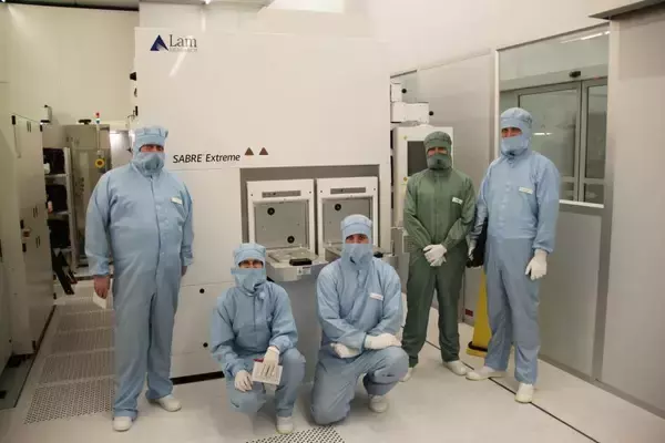 「BASFとフラウンホーファーIPMS、半導体製造分野における革新的ソリューションの研究開発協力で10周年を迎える」の画像