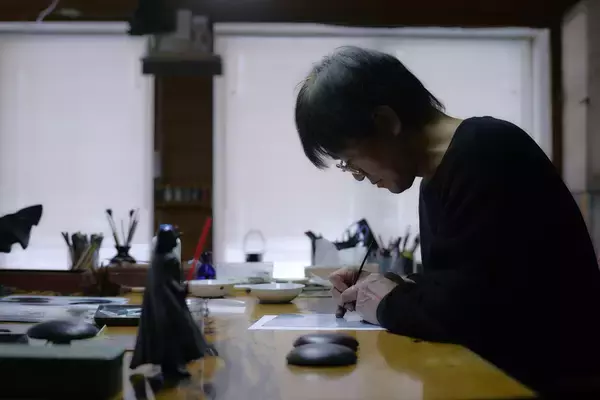 「オーディオテクニカ、『スター・ウォーズ』の世界を伝統工芸で描いたプレミアムウッドヘッドホンを全世界10台限定で発売」の画像