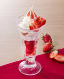 「濃厚なチョコケーキに旬の苺を贅沢にのせた「苺チョコアイスケーキ」が新登場！毎年大好評の『いちごフェア』を“いちごの日”１月１５日（木）より開催」の画像3