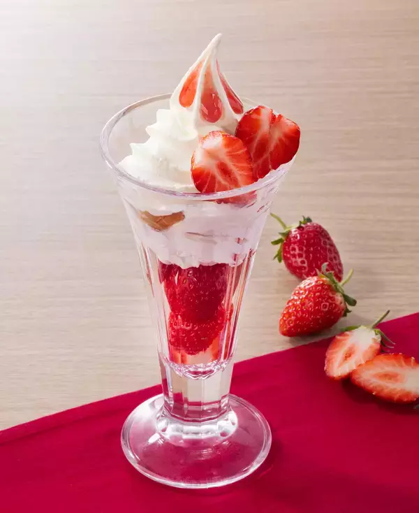 「濃厚なチョコケーキに旬の苺を贅沢にのせた「苺チョコアイスケーキ」が新登場！毎年大好評の『いちごフェア』を“いちごの日”１月１５日（木）より開催」の画像