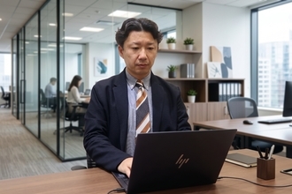 出張カバンに丸めて入れてもシワにならないカーディガンのような軽さと「きちんと感」を両立した『みんなのジャケット』を発売