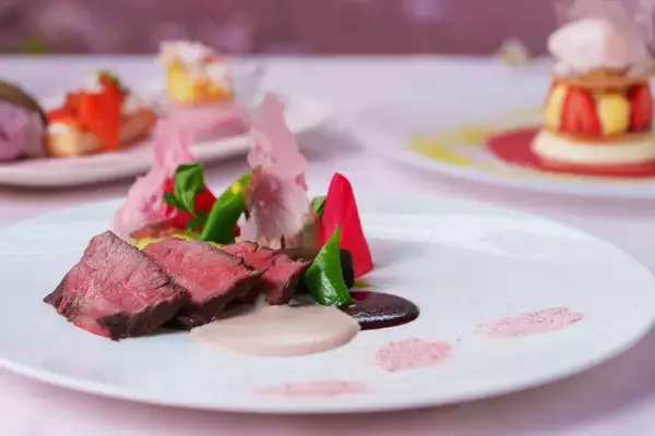 「【ウェスティンホテル仙台】高層階からの景色とともに、桜色に心ときめく期間限定ハイティー「SAKURA High Tea」」の画像