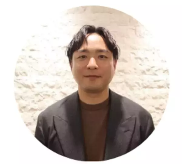 「仕事帰りにそのままイベント会場へ直行！うちわ・ペンライトも収納可能なポケット搭載　ビジネス仕様から推し活仕様へ変身する「推し活ビジネスリュック」が初登場！」の画像